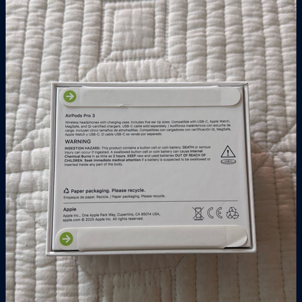 Apple AirPods Pro 3 with Charging Case - Picture 2 of 4